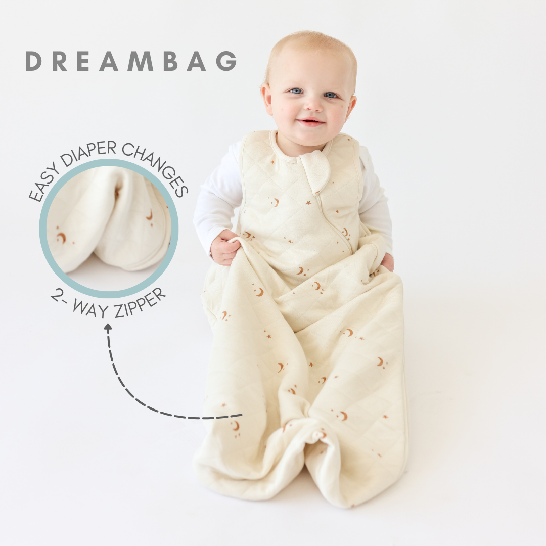Convenient and practical Dreambag with an easy-to-use 2-way zipper closure, making nighttime changes quick and hassle-free.