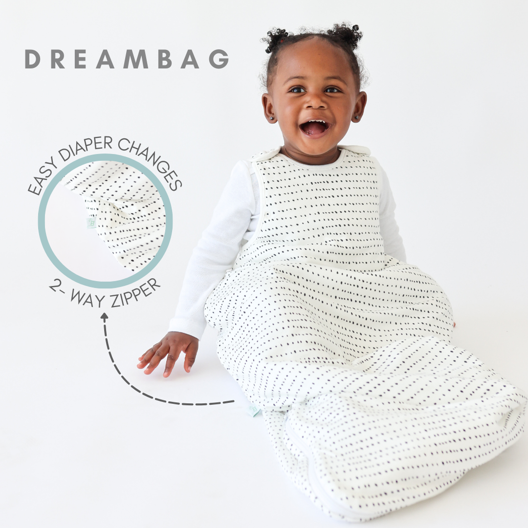 Convenient and practical Dreambag with an easy-to-use 2-way zipper closure, making nighttime changes quick and hassle-free.