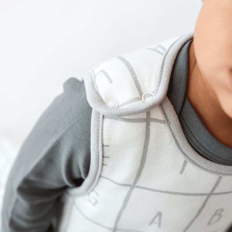 Close-up of tealbee dreambag shoulder snap buttons