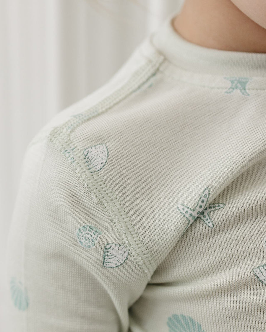 Close-up of the ribbed modal fabric and flat shoulder seam